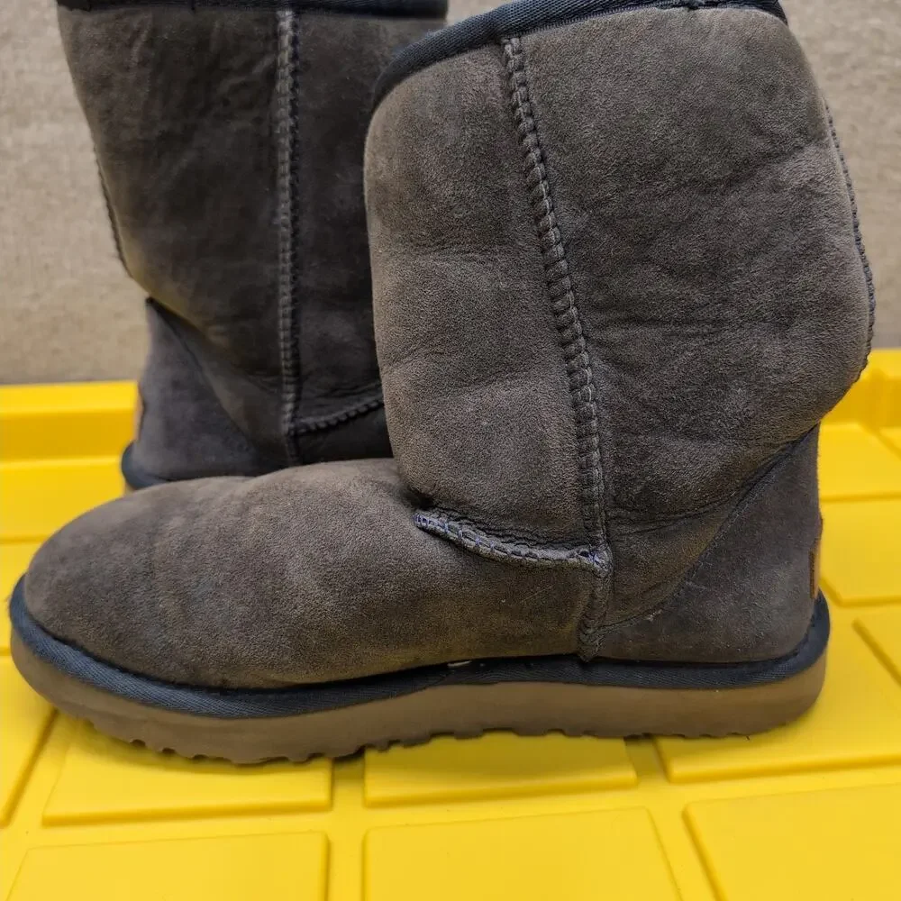 UGG classic short